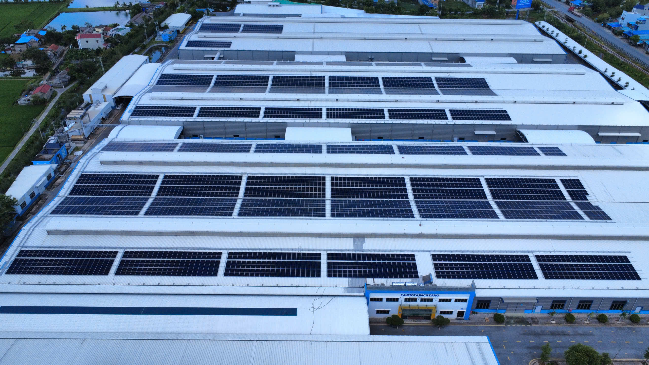 dien-mat-troi-nha-may-nhua-xanh-bạch-dang DỰ ÁN ĐIỆN MẶT TRỜI NHÀ MÁY NHỰA XANH BẠCH ĐẰNG