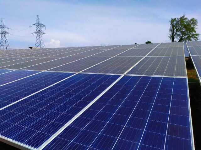 Tấm pin năng lượng mặt trời