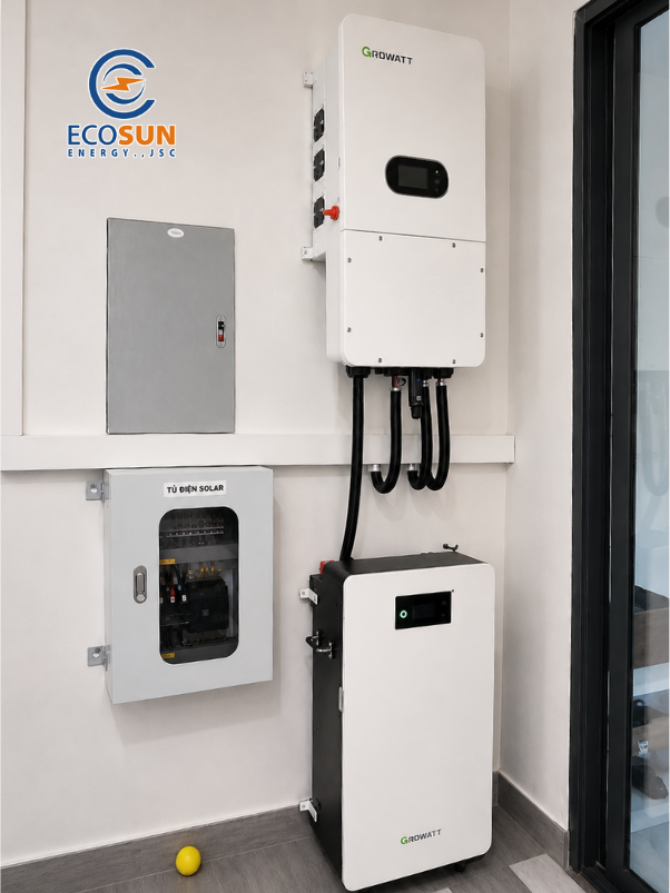 Pin lưu trữ Growatt 16kWh giúp tích trữ điện mặt trời dư thừa và cung cấp điện khi mất điện hoặc vào buổi tối.